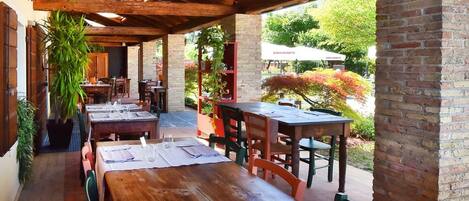 Lunch and dinner served, garden views