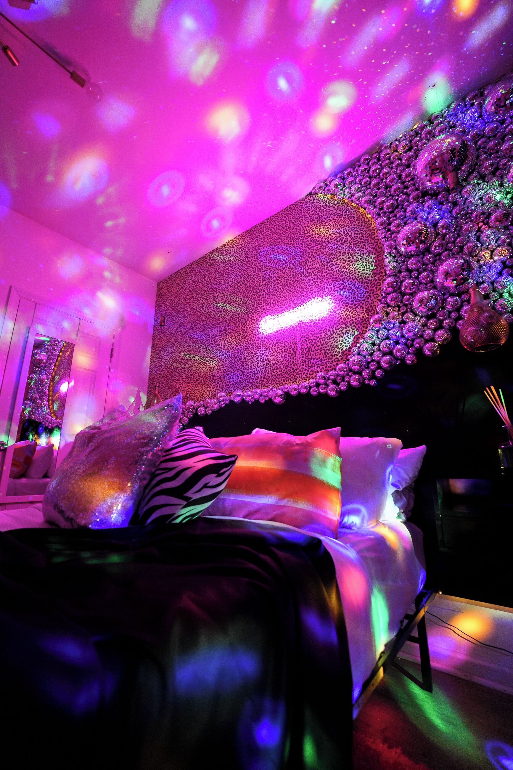 4 bedrooms, iron/ironing board, bed sheets