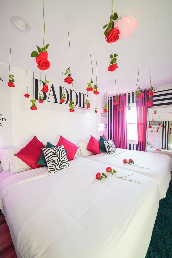 4 bedrooms, iron/ironing board, bed sheets