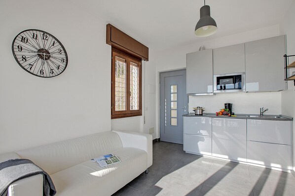 Family Apartment, Multiple Bedrooms (Casa dei Nonni Tremosine 1) | Living area | 21-inch Smart TV with satellite channels