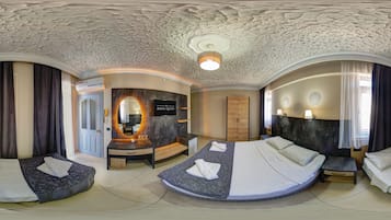Double + one single 3 bed with sea view | Free WiFi, bed sheets, wheelchair access
