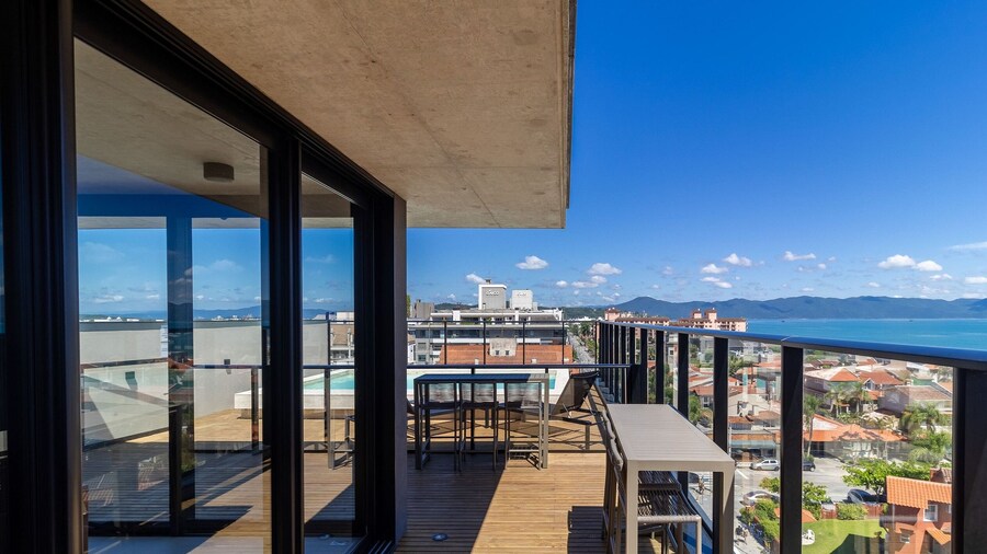 Studios in Building With Swimming Pool in Jurere - SOT