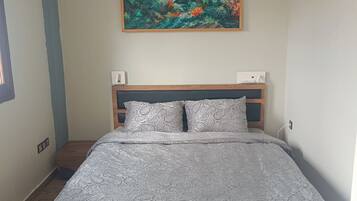 2 bedrooms, iron/ironing board, WiFi