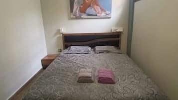 2 bedrooms, iron/ironing board, WiFi