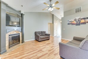 Interior - 1 Mi to Boise Towne Square: Home w/ Patio! (Boise)