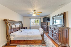 Interior - 1 Mi to Boise Towne Square: Home w/ Patio! (Boise)