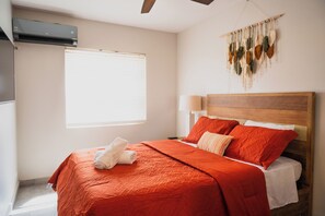 2 chambres, coffre-fort, fer et planche à repasser, lit de bébé portatif