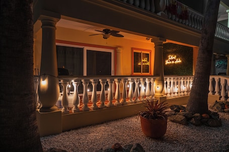 Enceinte de l’hébergement. Family 2BR Condo | Pool&Beach Gear Included | Palm Beach Aruba
