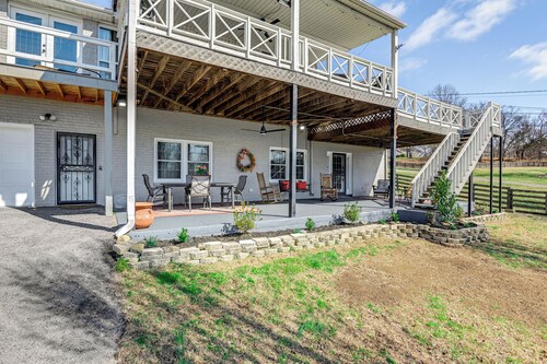 Rustic Cowboy Ranch Retreat: Stay Near Nashville