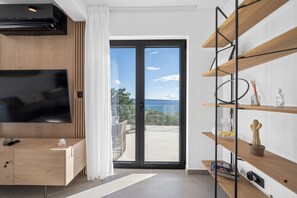 Smart-tv, eldstad, tv-spel och dvd-spelare