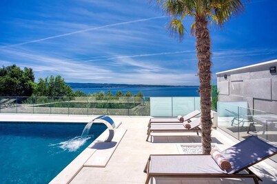 Elevated Luxury: Sea Villa Magic View in Podstrana