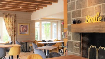 Dagelijks ontbijtbuffet (EUR 14 per persoon)