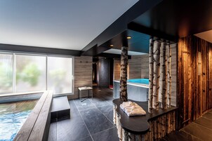 Sauna seca, banheira de hidromassagem, sauna a vapor