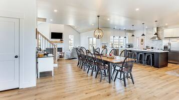 House (5 Bedrooms) | Interior