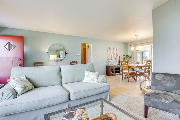 House (3 Bedrooms) | Interior - 1/2 Mi to Boat Launch: Family Getaway in Menasha! (Menasha)