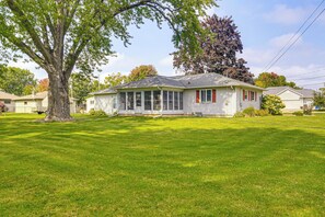 House (3 Bedrooms) | Interior - 1/2 Mi to Boat Launch: Family Getaway in Menasha! (Menasha)