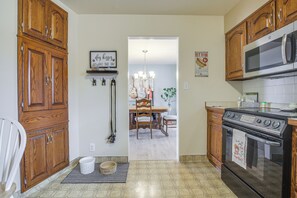 House (3 Bedrooms) | Interior