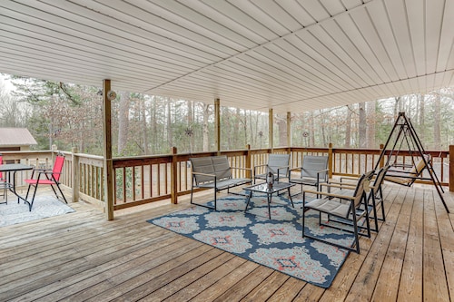< 1 Mi to Greers Ferry Lake: Dog-friendly Home!