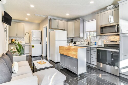 8 Mi to Dtwn Pdx: Unique Pet-friendly Home!