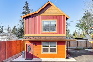 Interior - 8 Mi to Dtwn Pdx: Unique Pet-friendly Home! (Milwaukie)