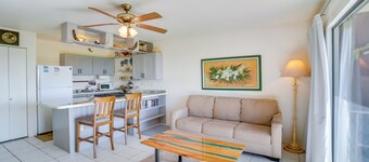 Pool Access: Ocean-view Molokai Shores Condo!