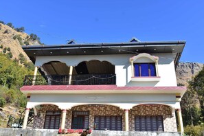 Mặt tiền nơi lưu trú