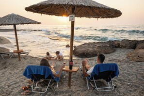 サンラウンジャー、ビーチタオル