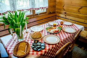 House, 3 Bedrooms, Smoking, Balcony | Dining