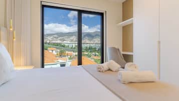 Deluxe Apartment, Balcony, Ocean View | Blackout drapes, soundproofing, iron/ironing board, free WiFi