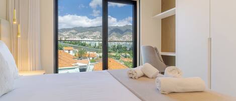 Blackout curtains, soundproofing, iron/ironing board, free WiFi