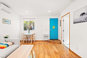 Apartment | 1 bedroom - Scenic Retreat With Deck Stunning Views in LA (Glendale)