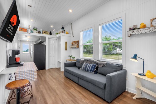 Cozy Tiny Home Near Lake & Hill Country Trails