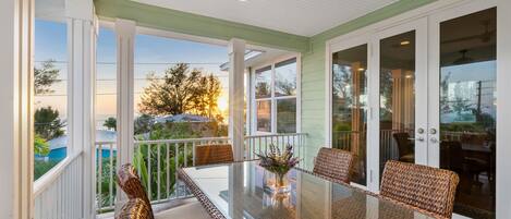 تناول الطعام بالخارج