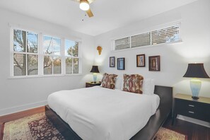 4 habitaciones, escritorio, tabla de planchar con plancha y wifi gratis 