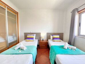 1 bedroom, bed sheets