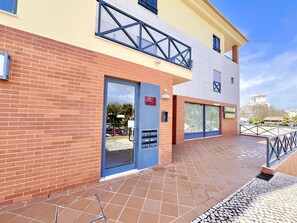 Exterior detail - Albufeira Modern 6 With Pool by Homing (Albufeira)