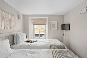 2 bedrooms, iron/ironing board, travel cot, free WiFi