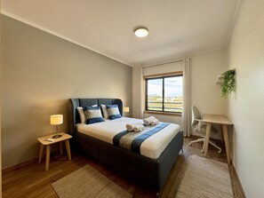 2 habitaciones, cunas y ropa de cama 