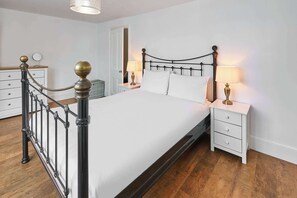 4 Schlafzimmer, Bügeleisen/Bügelbrett, WLAN, Bettwäsche