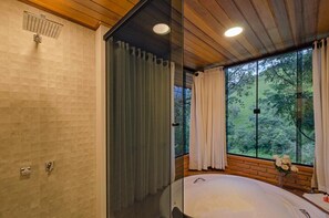 Chalet panorámico | Baño | Regadera, toallas, jabón, papel de baño 