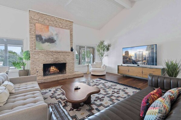 TV, fireplace, offices - Upstay Luxury Golf Course Retreat w/ Pool & Patio (Austin)