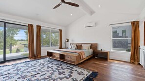 4 bedrooms, desk, iron/ironing board, WiFi - Upstay Luxury Golf Course Retreat w/ Pool & Patio (Austin)