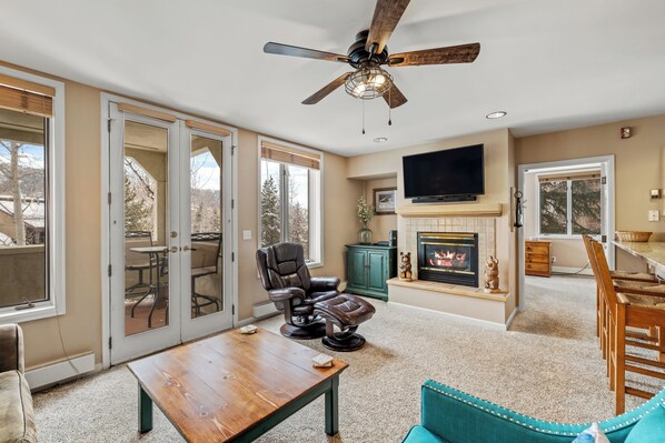 TV, fireplace - Terraces S14 | Walk to Slopes | Pool, Hot Tub, Shuttle! (Steamboat Springs)