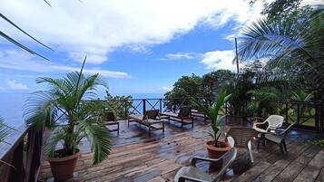 Boendets fasad - kvÀll/natt