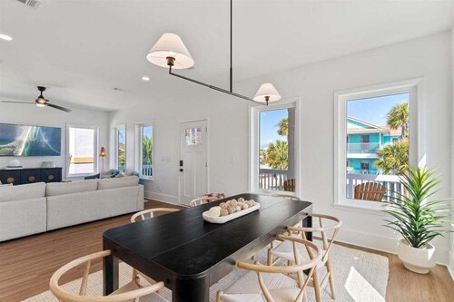 Surf And Sound 6 Bedroom Home