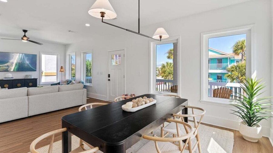 Surf And Sound 6 Bedroom Home