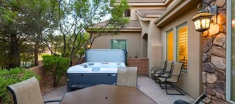 CR1| Poolside Place * Private Hot Tub* Heated pool