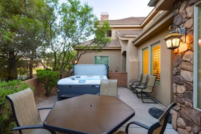 CR1| Poolside Place * Private Hot Tub* Heated pool