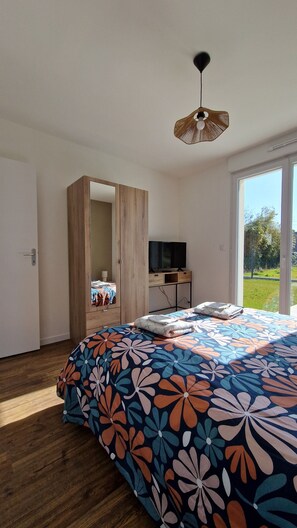 3 bedrooms, iron/ironing board, travel crib, free WiFi