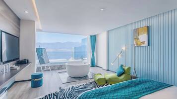 Minibar, individually decorated, individually furnished, desk